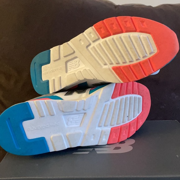 Unisex NEW BALANCE SNEAKERS (W/ Reflective Symbol) - Picture 5 of 6